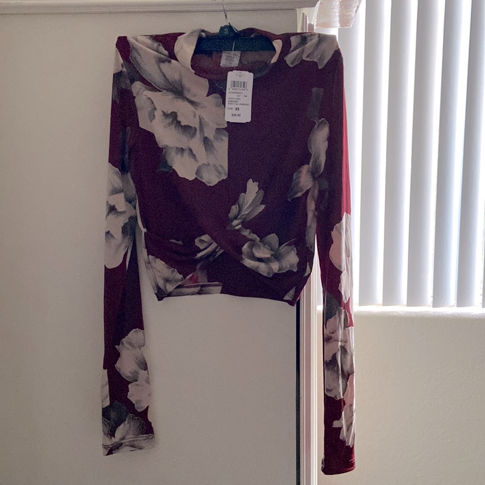 NWT Long sleeve floral crop top